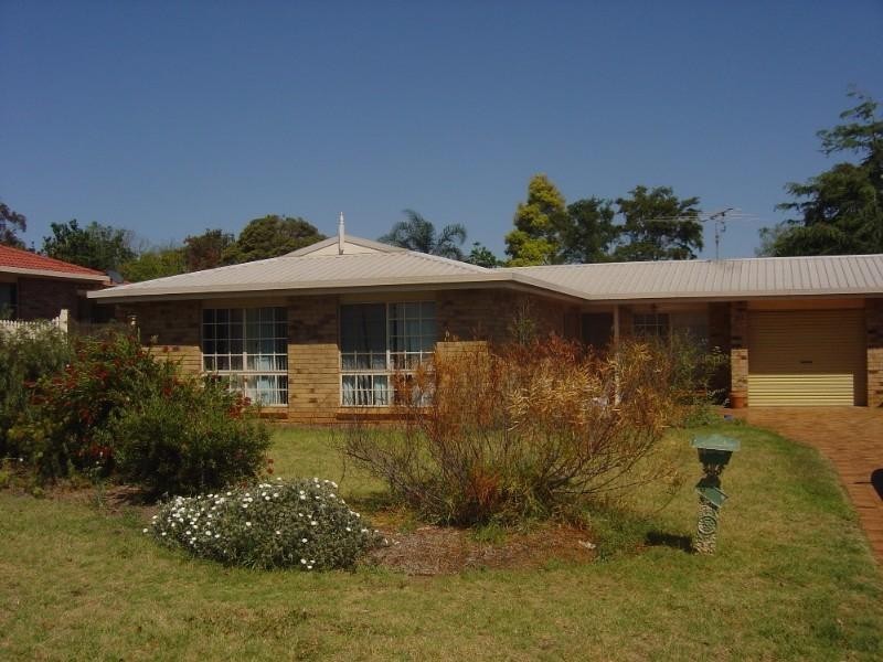 5 Roslyn Street, Centenary Heights QLD 4350