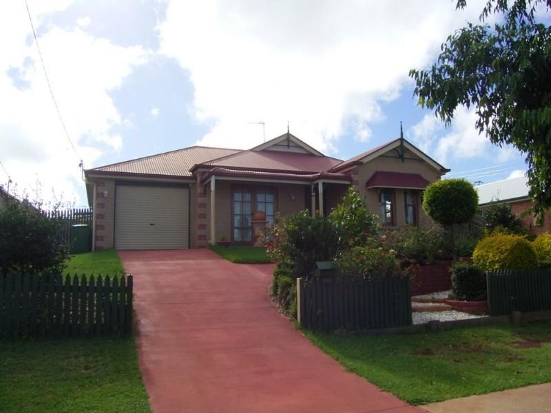614 Hume Street, Middle Ridge QLD 4350