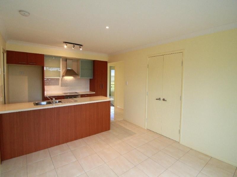 1/4 Boxall Street, Newtown QLD 4350