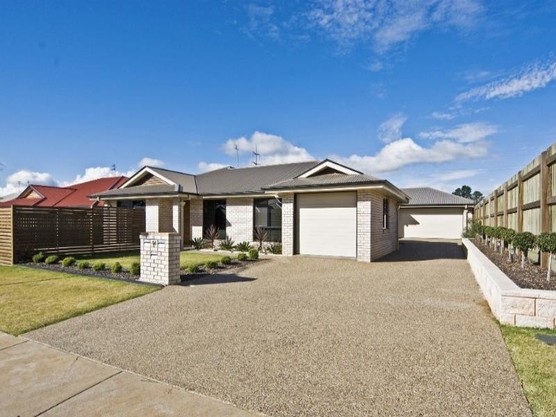 1&2/14 Sambar Court, Kearneys Spring QLD 4350