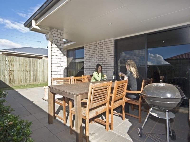 1&2/14 Sambar Court, Kearneys Spring QLD 4350