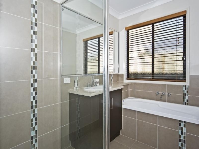 1/14 Sambar Court, Kearneys Spring QLD 4350