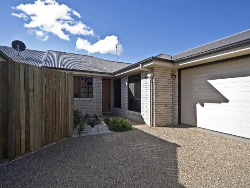 2/14 Sambar Court, Kearneys Spring QLD 4350