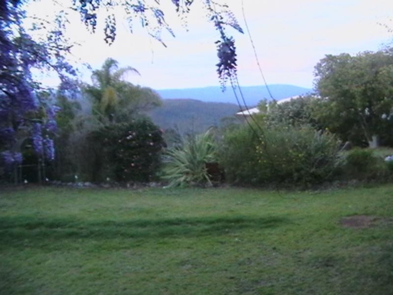 6 Outlook Crescent, Blue Mountain Heights QLD 4350