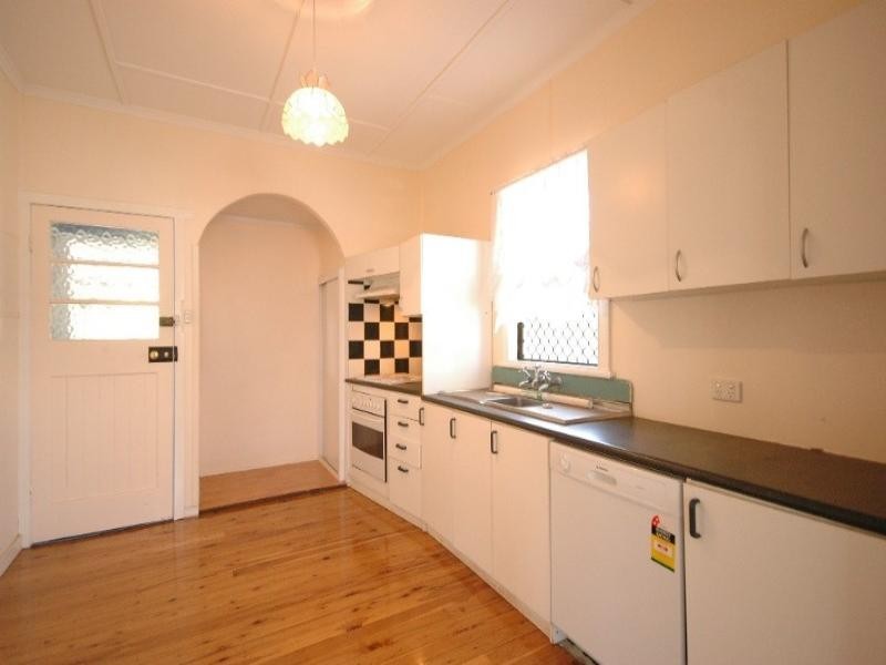 87 North Street, Harlaxton QLD 4350
