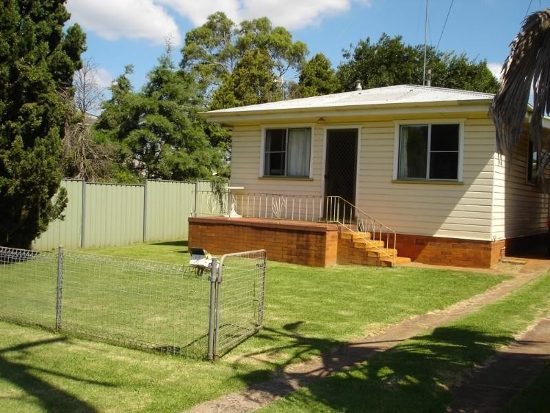 14 Dalgleish Street, South Toowoomba QLD 4350