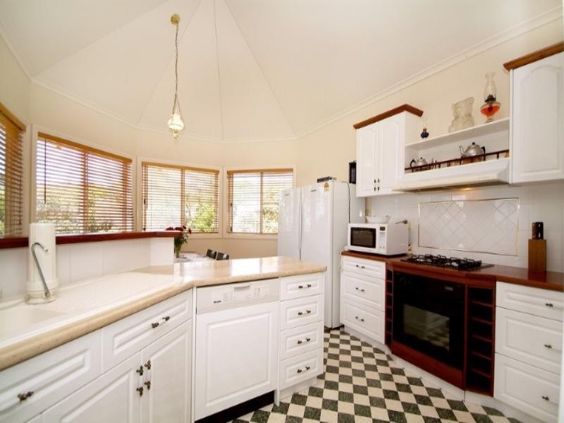 Mount Lofty QLD 4350