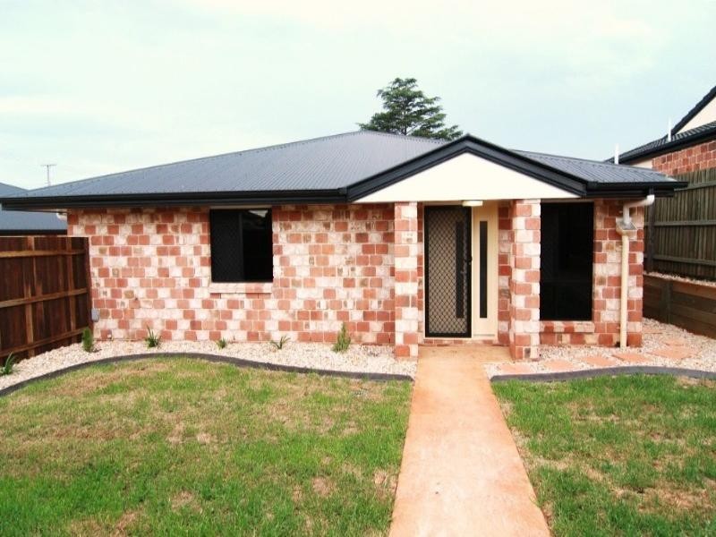 1/2 Boxall Street, Newtown QLD 4350