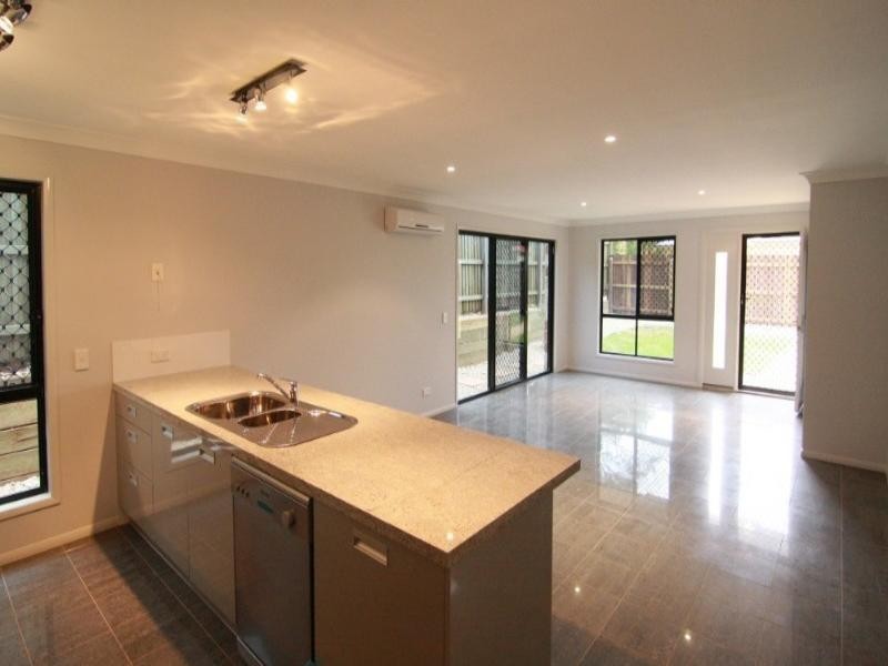 1/2 Boxall Street, Newtown QLD 4350