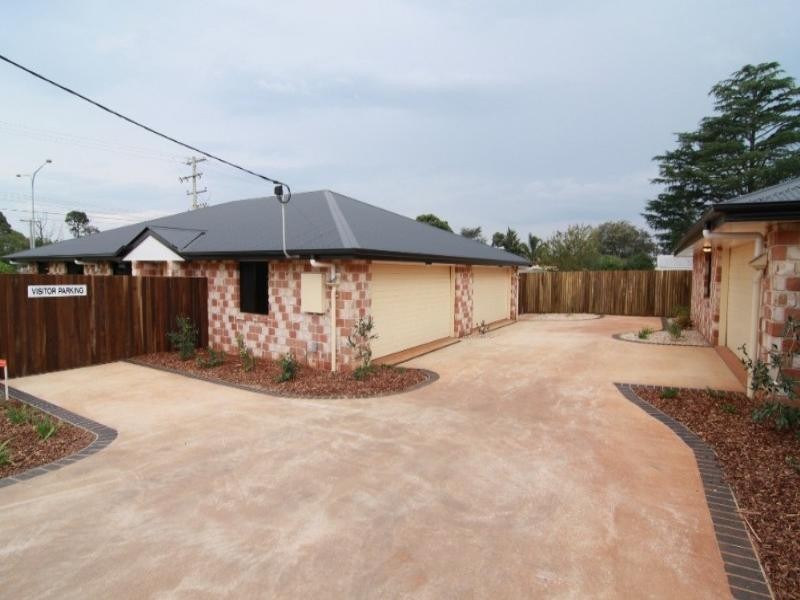 1/2 Boxall Street, Newtown QLD 4350