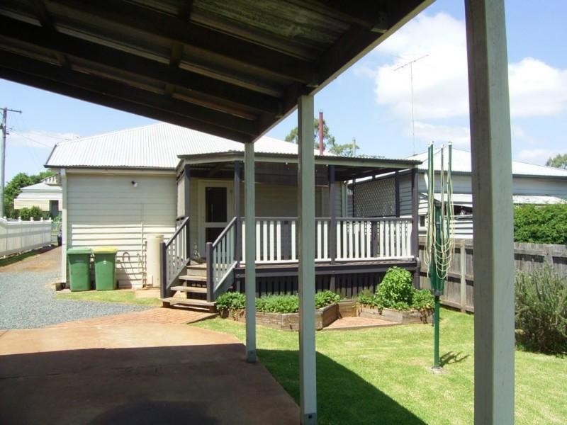 3 Trevethan Street, Mount Lofty QLD 4350