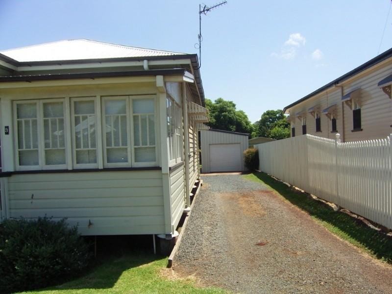 3 Trevethan Street, Mount Lofty QLD 4350