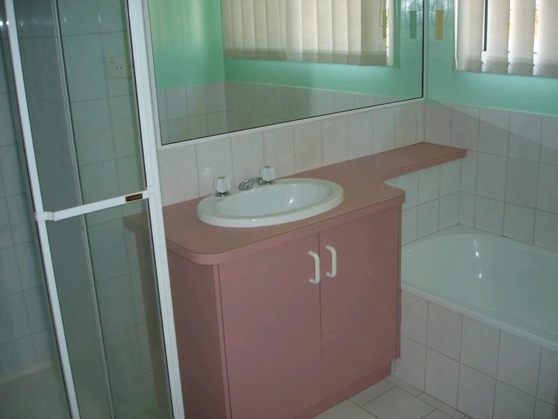 16 Reisling Court, Wilsonton QLD 4350