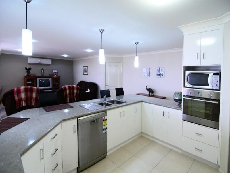 3 Carla Crescent, Westbrook QLD 4350