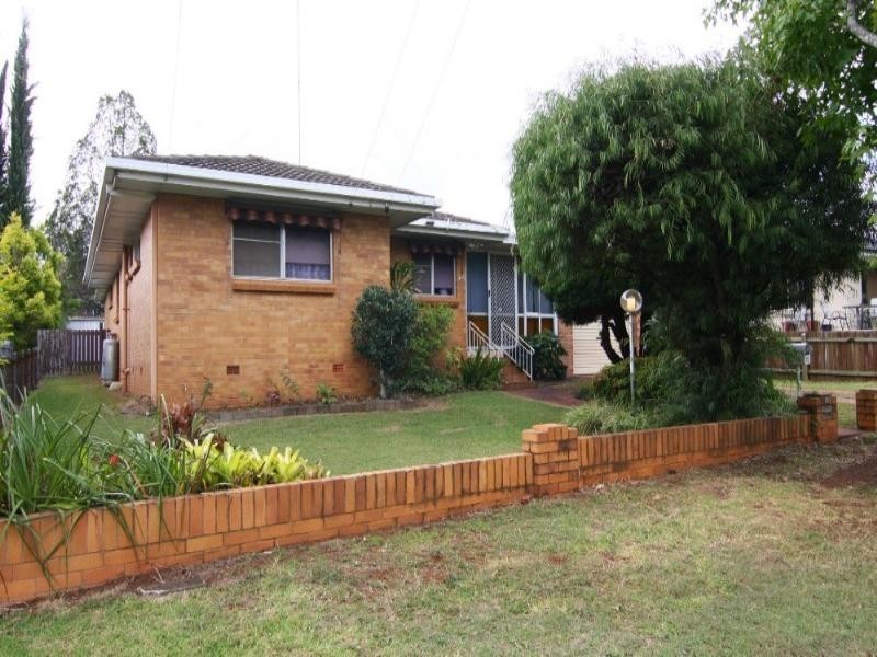 12 Farr Street, Kearneys Spring QLD 4350