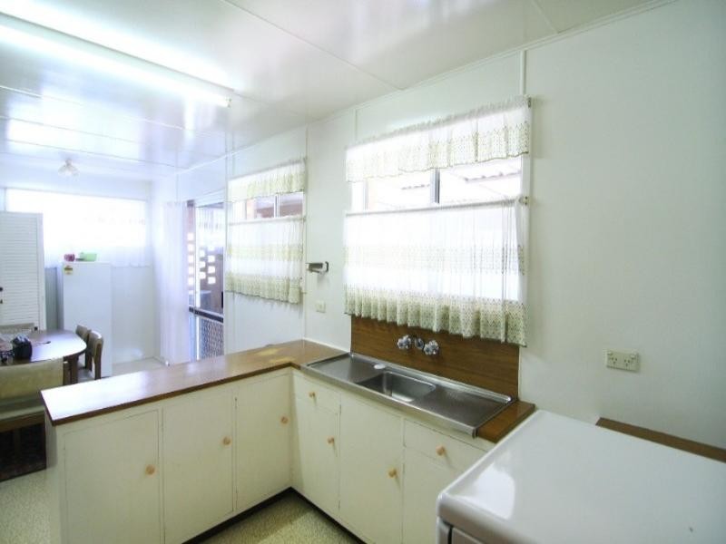 12 Farr Street, Kearneys Spring QLD 4350