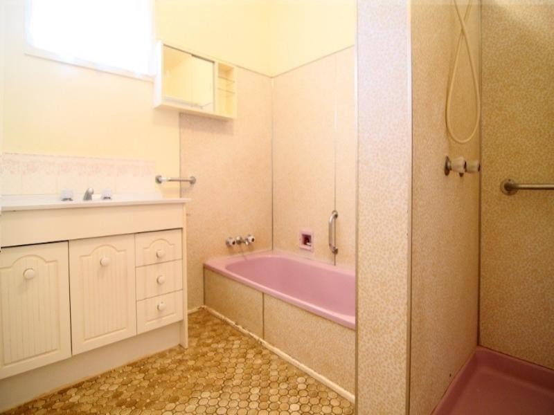 12 Farr Street, Kearneys Spring QLD 4350