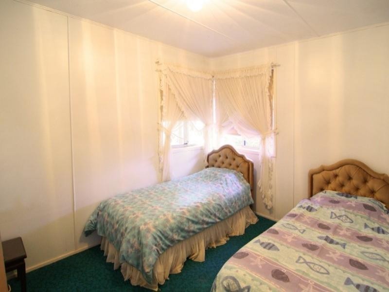 12 Farr Street, Kearneys Spring QLD 4350