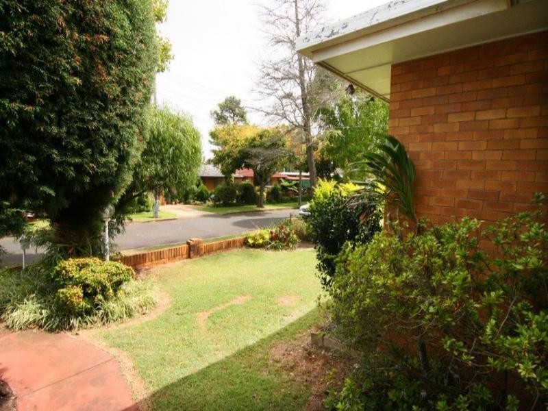 12 Farr Street, Kearneys Spring QLD 4350