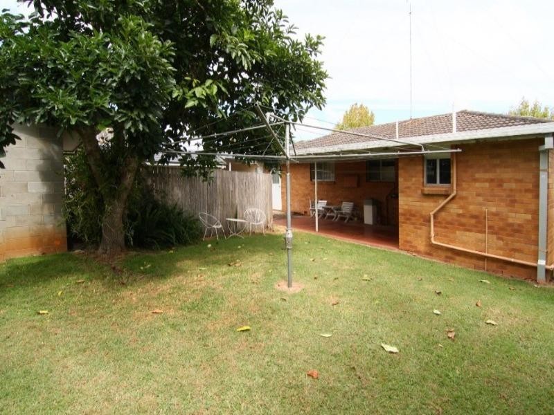 12 Farr Street, Kearneys Spring QLD 4350