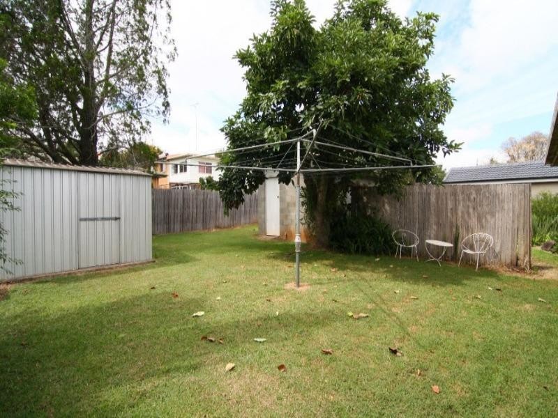 12 Farr Street, Kearneys Spring QLD 4350