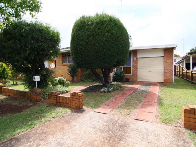 12 Farr Street, Kearneys Spring QLD 4350