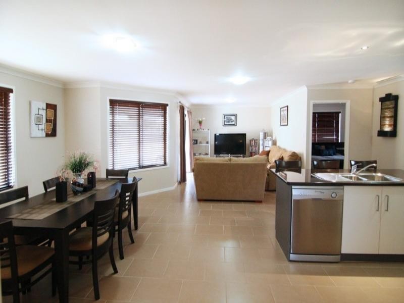 28 Sunset Drive, Glenvale QLD 4350