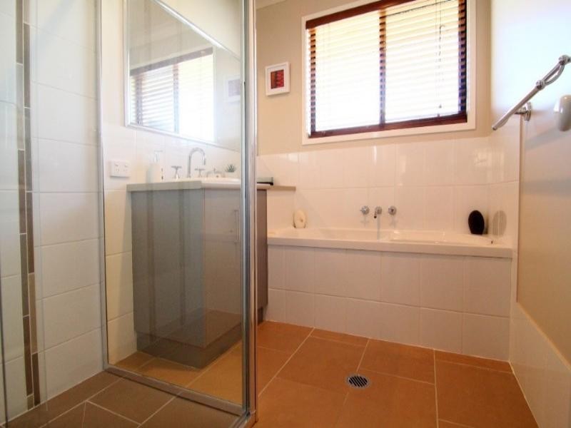 28 Sunset Drive, Glenvale QLD 4350