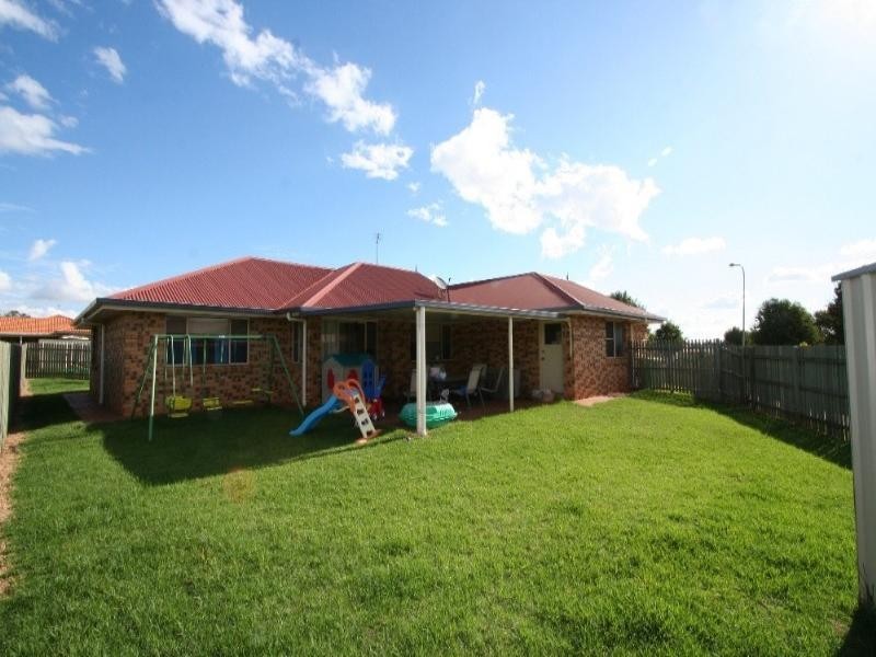 1 Elvery Court, Middle Ridge QLD 4350