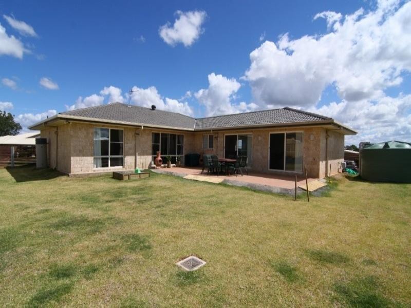 2 Schaefer Court, Westbrook QLD 4350