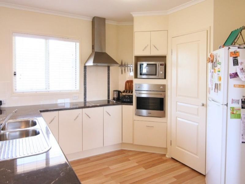 2 Schaefer Court, Westbrook QLD 4350