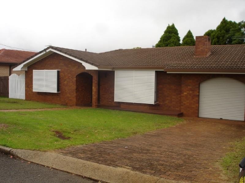 14 Maree Court, Centenary Heights QLD 4350