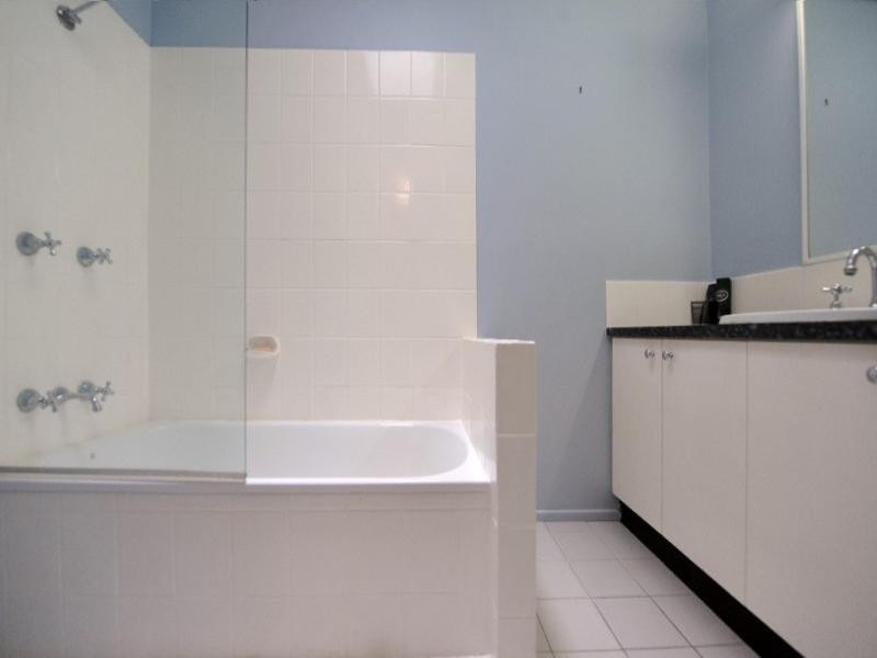 2/389 Greenwattle Street, Wilsonton QLD 4350