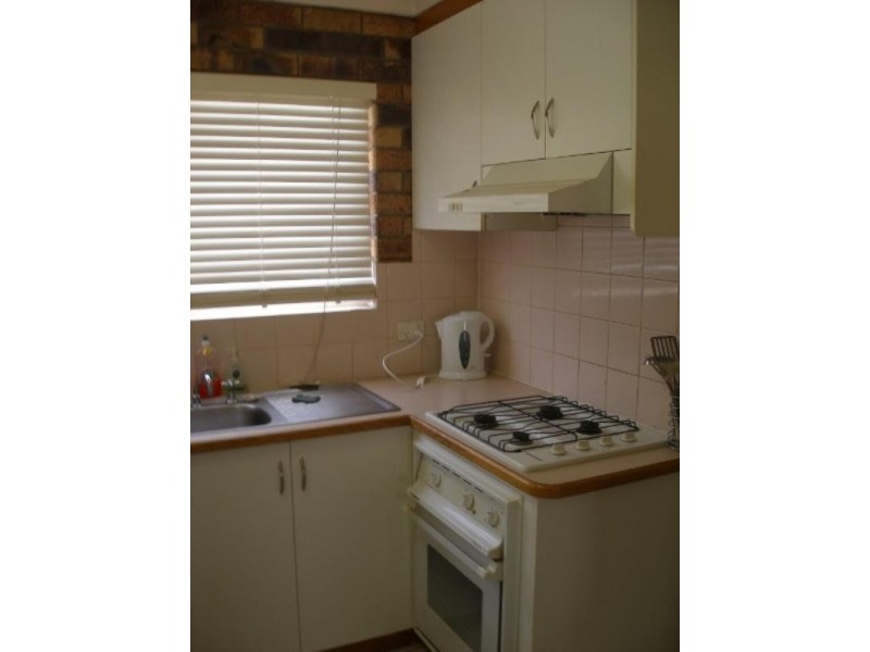 4/240 Spring Street, Middle Ridge QLD 4350