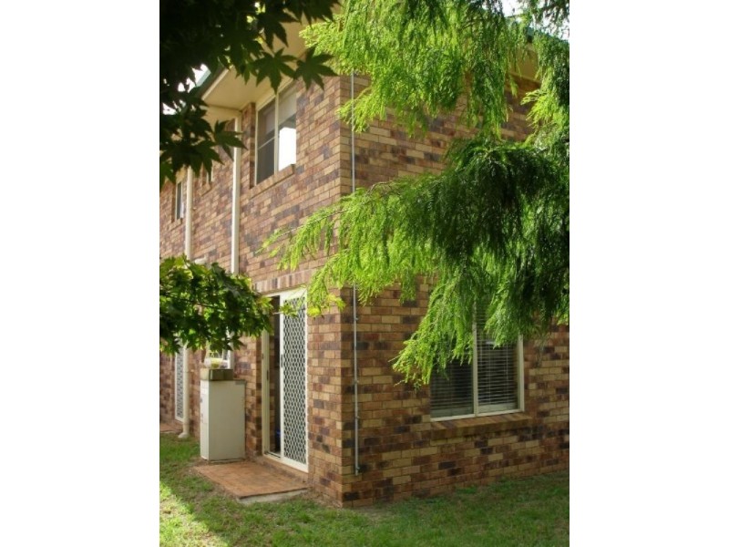 4/240 Spring Street, Middle Ridge QLD 4350