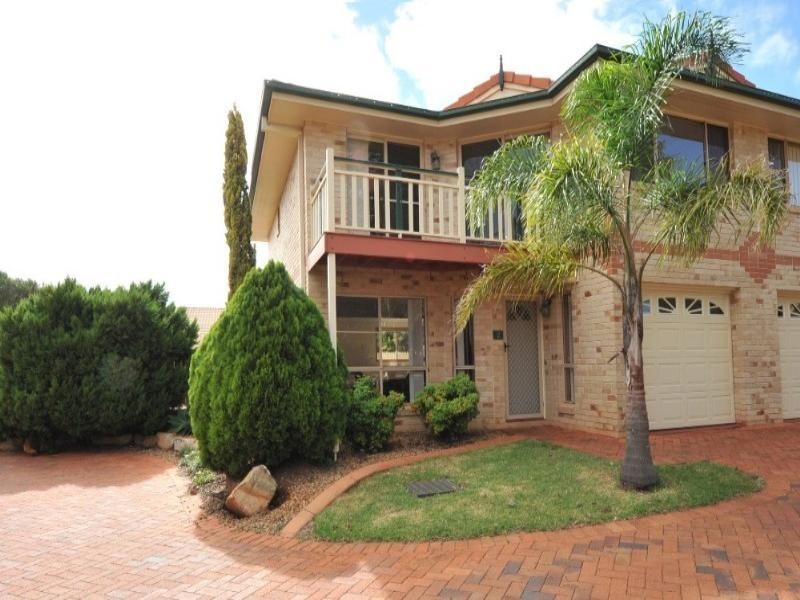 2/23 Platz Street, Darling Heights QLD 4350