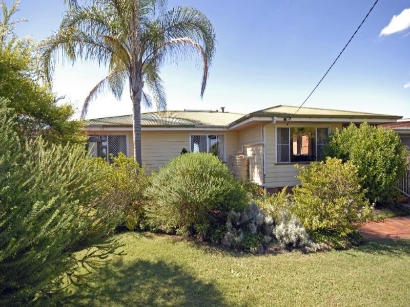 239 North Street, Wilsonton QLD 4350