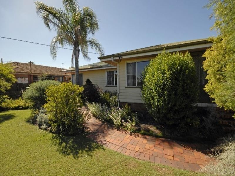 239 North Street, Wilsonton QLD 4350