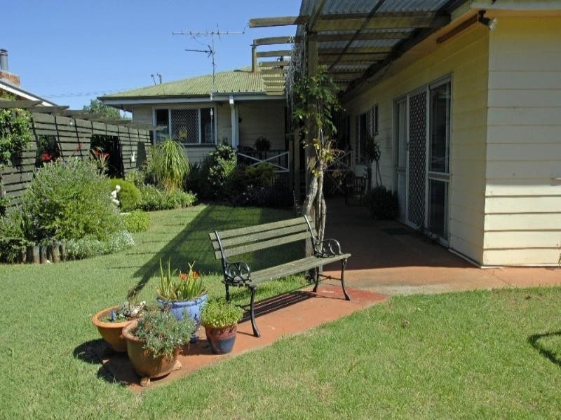 239 North Street, Wilsonton QLD 4350