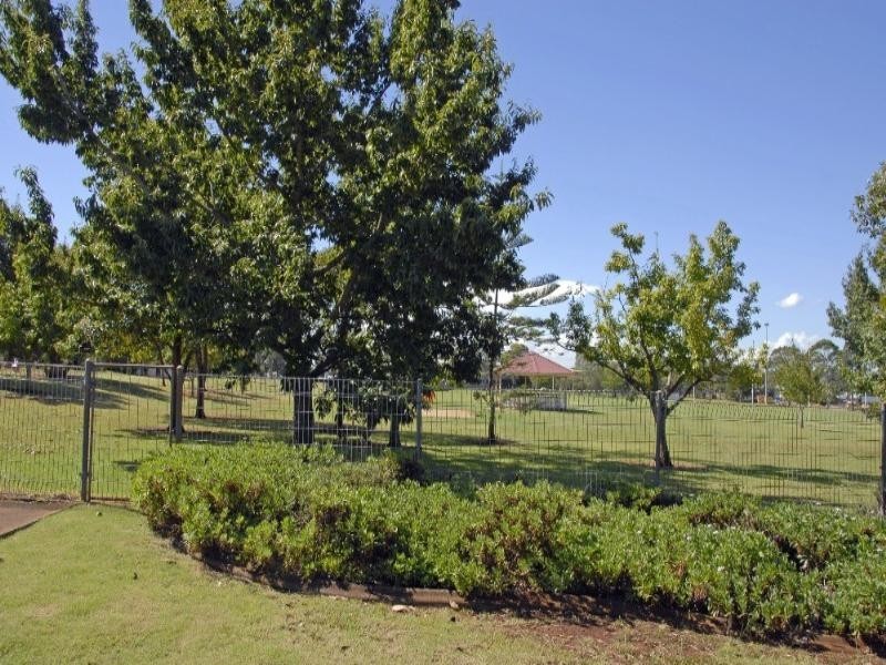 239 North Street, Wilsonton QLD 4350