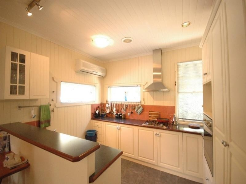 106 Stuart Street, Mount Lofty QLD 4350