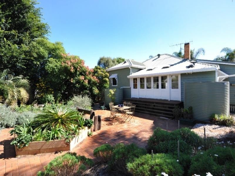 4 Lawrence Street, South Toowoomba QLD 4350