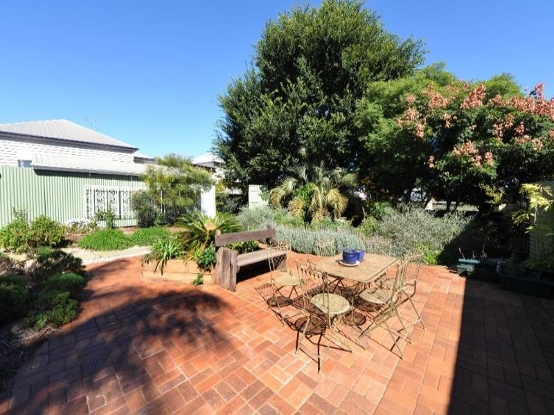 4 Lawrence Street, South Toowoomba QLD 4350
