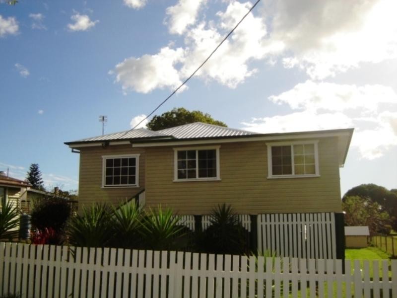 67 Hillview Avenue, Newtown QLD 4350