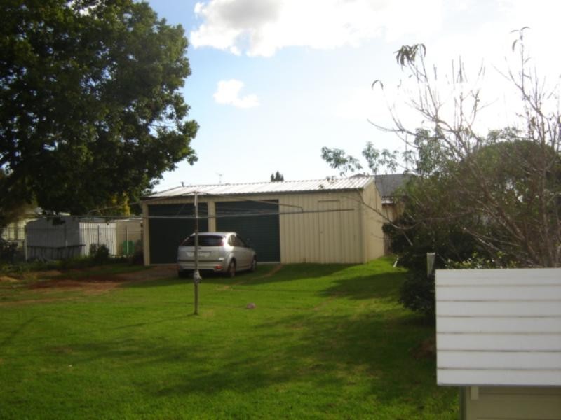 67 Hillview Avenue, Newtown QLD 4350