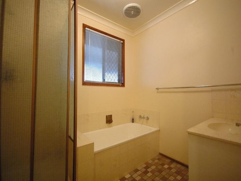 1 Champagne Crescent, Wilsonton QLD 4350