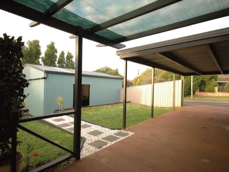 1 Champagne Crescent, Wilsonton QLD 4350