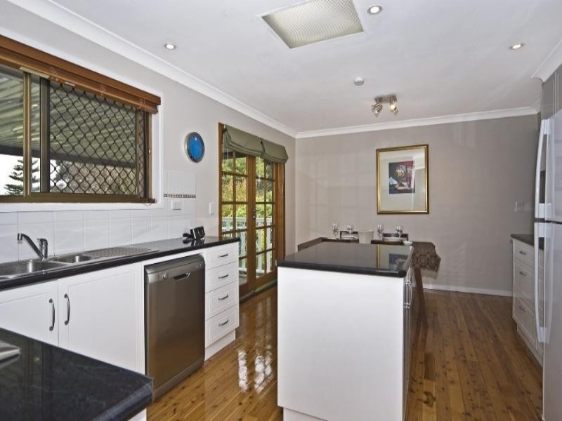 28 Jellicoe Street, Mount Lofty QLD 4350