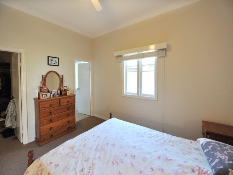 8 Crown Street, Rangeville QLD 4350