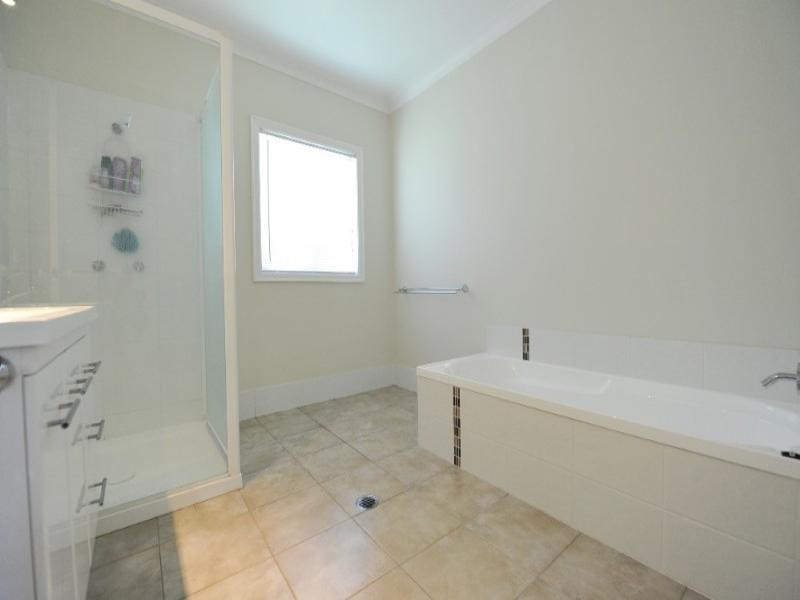 8 Crown Street, Rangeville QLD 4350